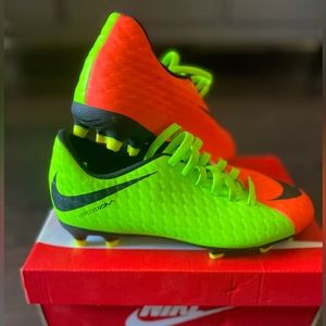 Kids hypervenom cleats size 1Y brand new (not the original box)